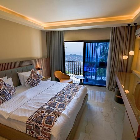 The Country Lodge Hotel Freetown Eksteriør billede