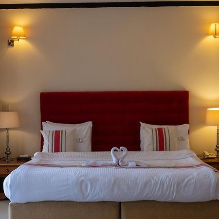 The Country Lodge Hotel Freetown Eksteriør billede