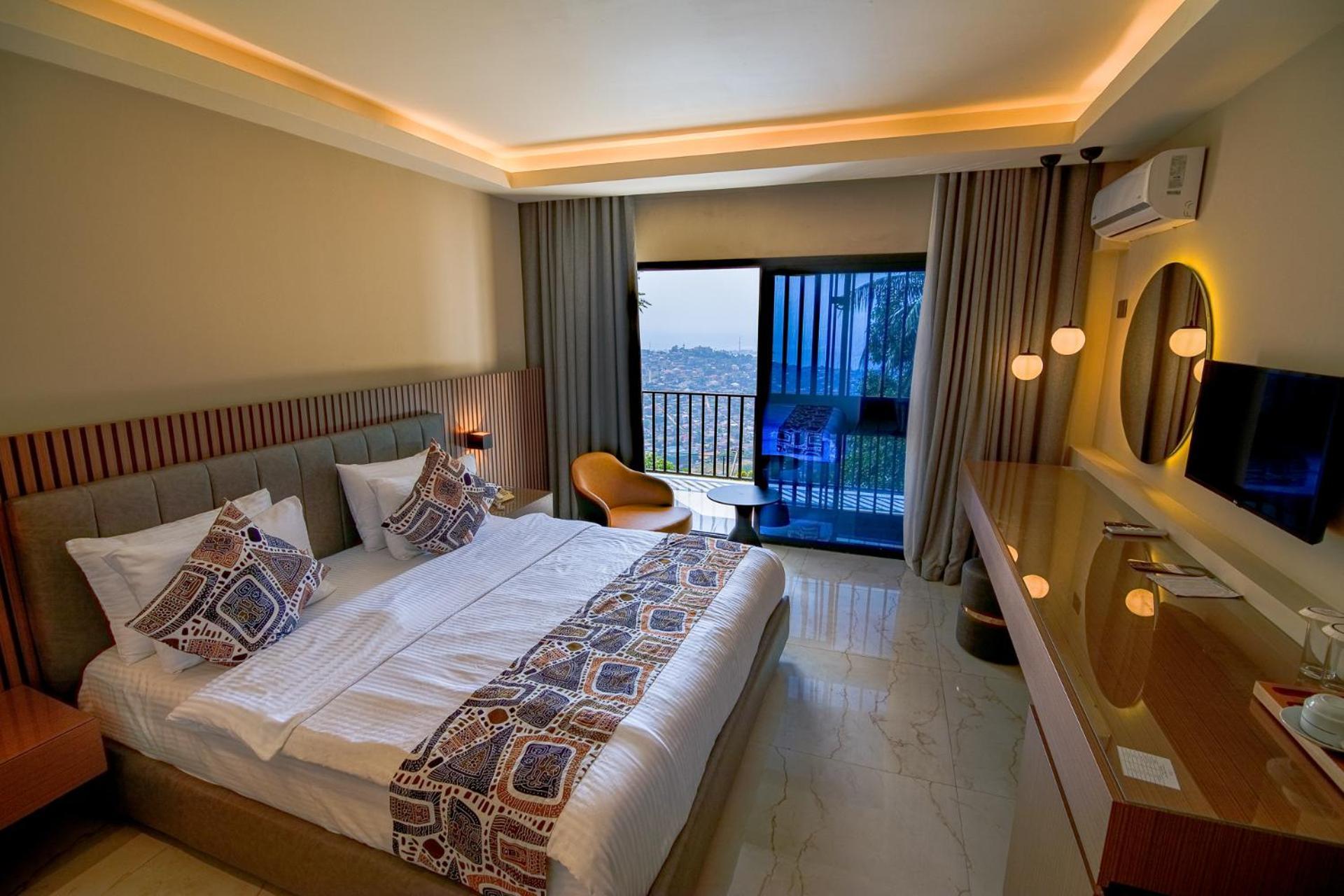 The Country Lodge Hotel Freetown Eksteriør billede