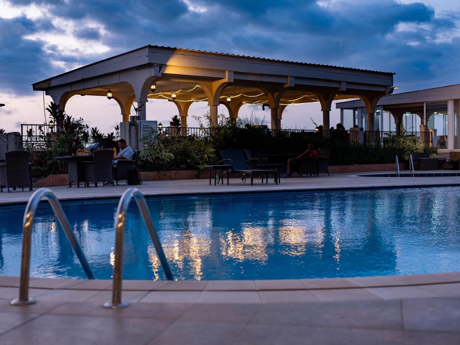 The Country Lodge Hotel Freetown Eksteriør billede