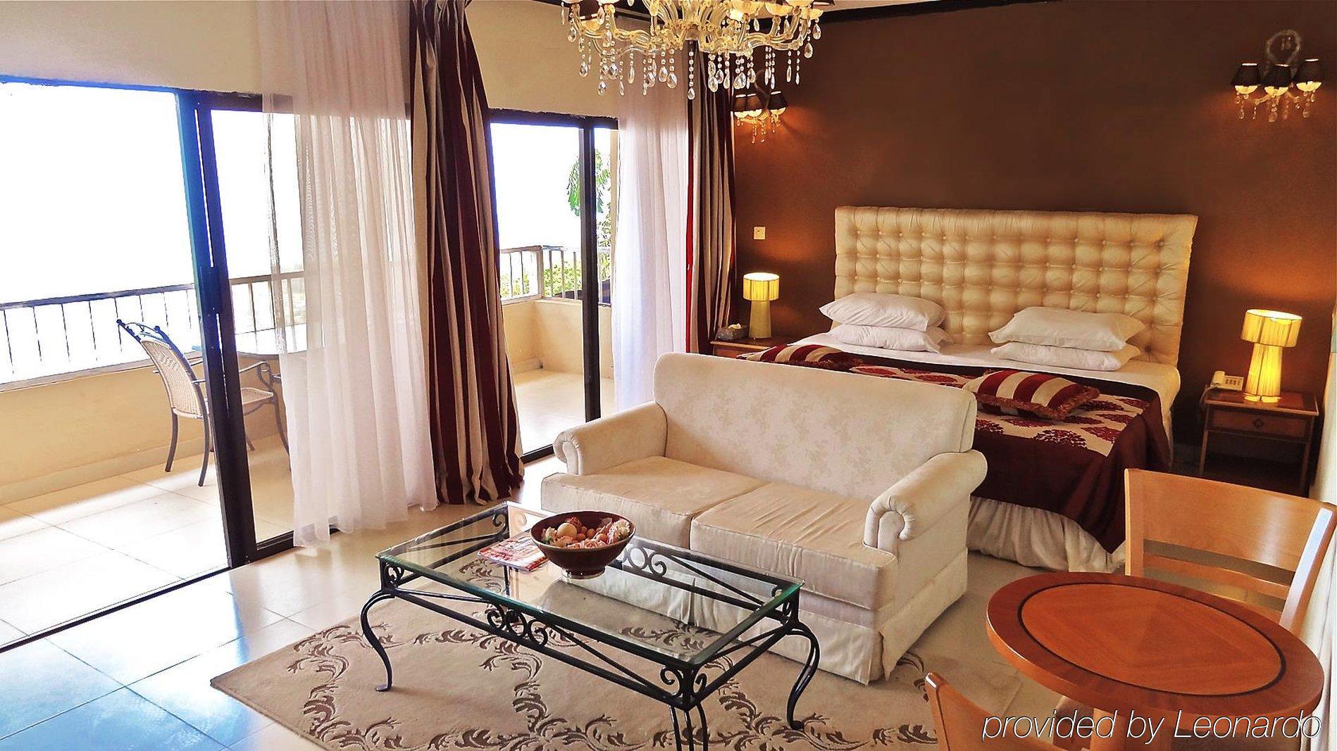 The Country Lodge Hotel Freetown Eksteriør billede