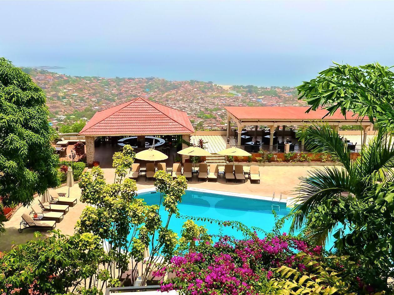 The Country Lodge Hotel Freetown Eksteriør billede