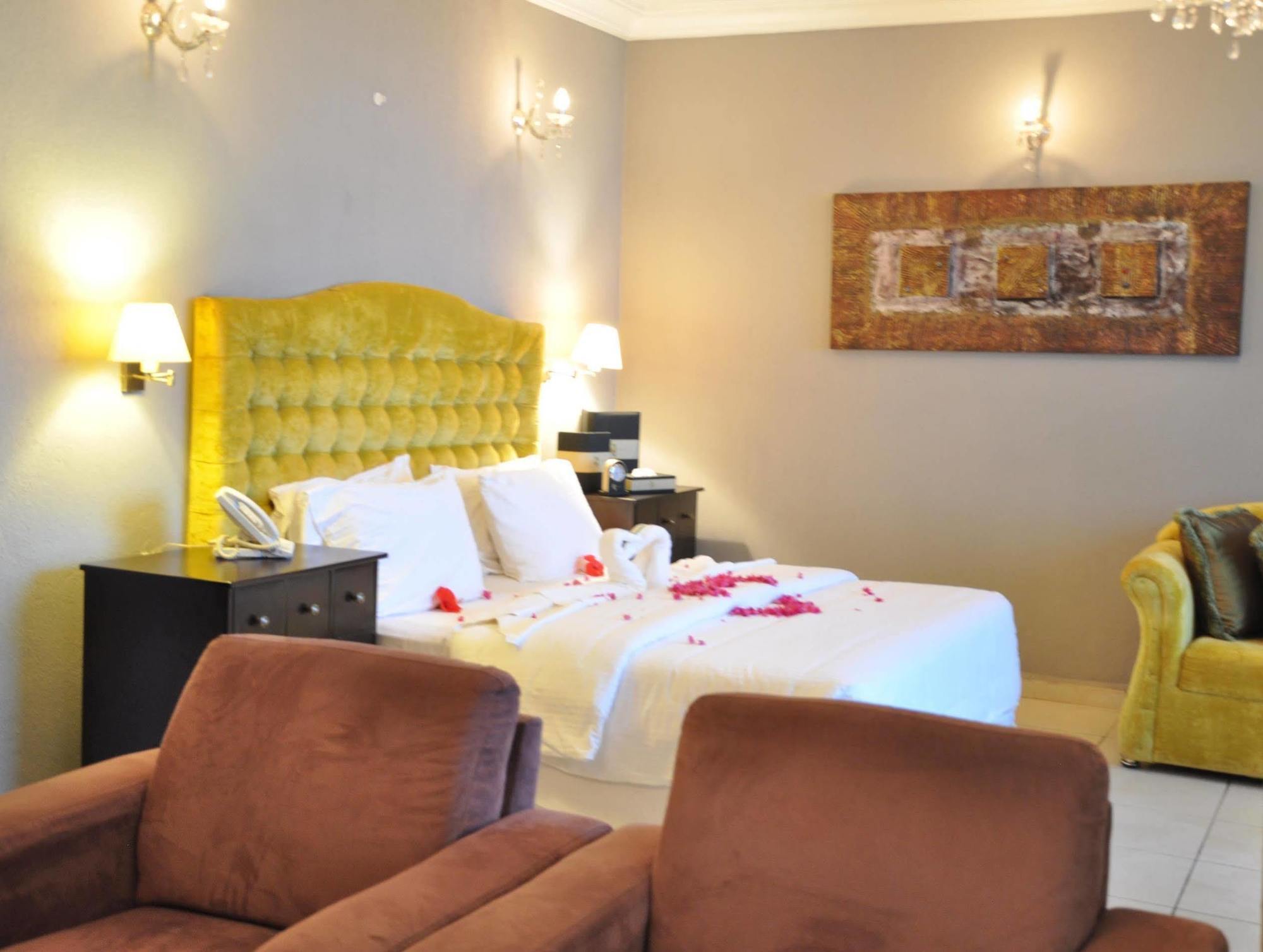 The Country Lodge Hotel Freetown Eksteriør billede