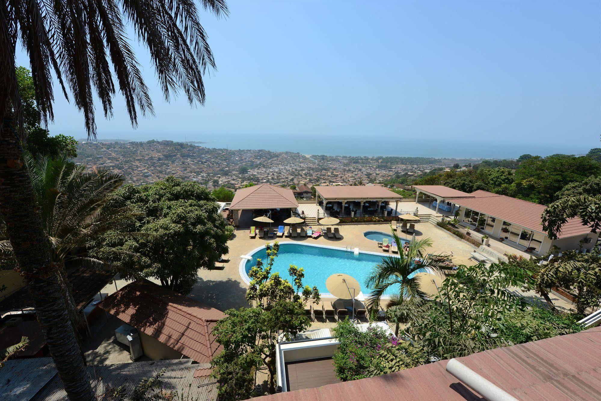 The Country Lodge Hotel Freetown Eksteriør billede