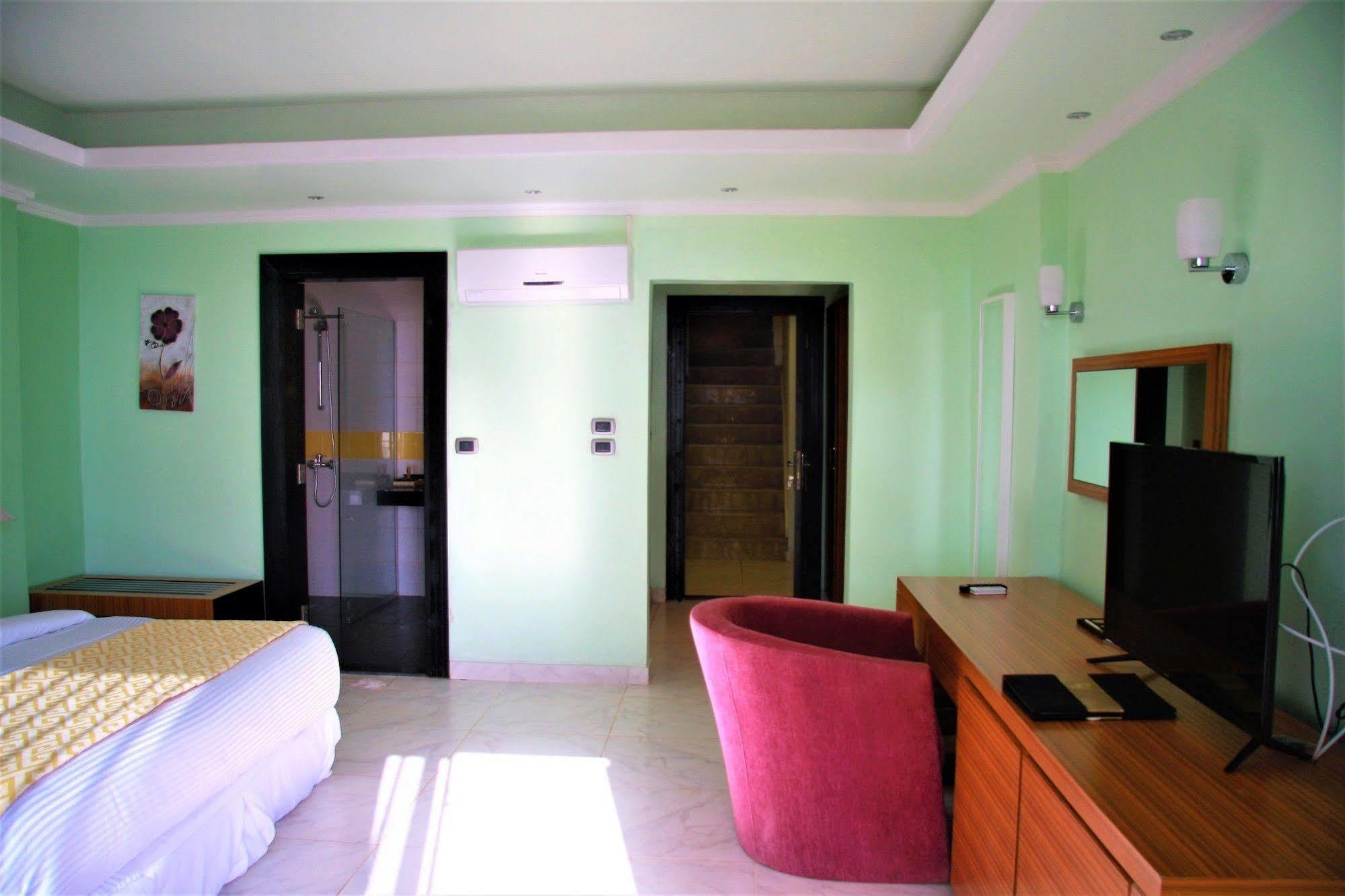 The Country Lodge Hotel Freetown Eksteriør billede