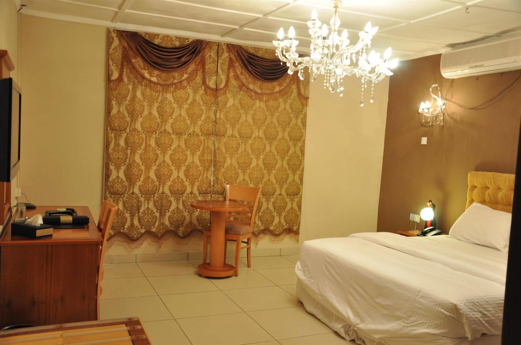 The Country Lodge Hotel Freetown Eksteriør billede