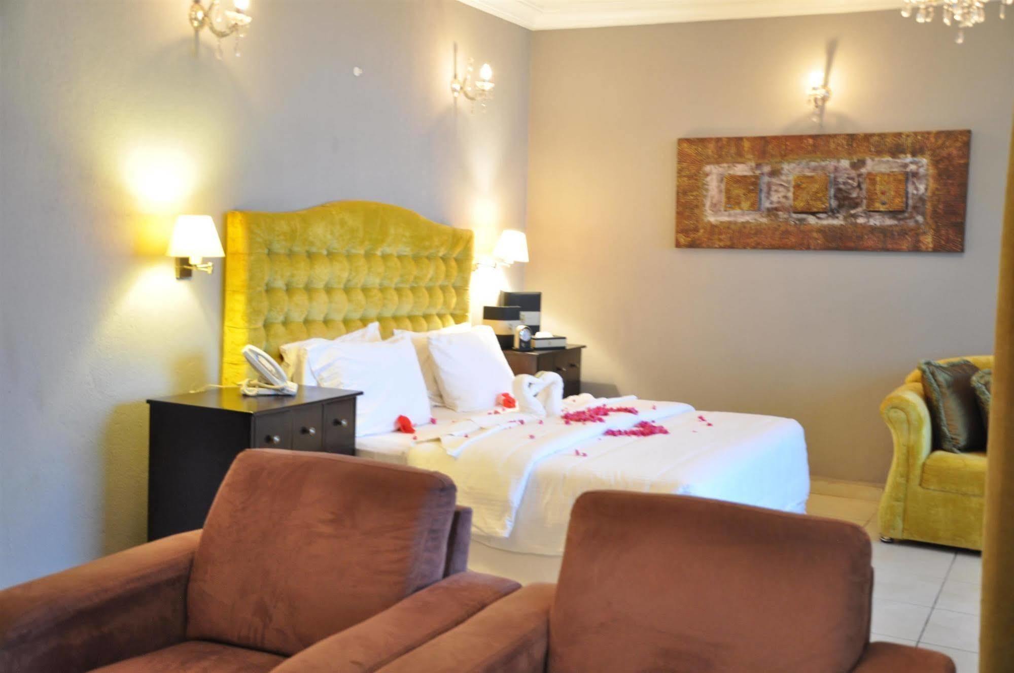 The Country Lodge Hotel Freetown Eksteriør billede
