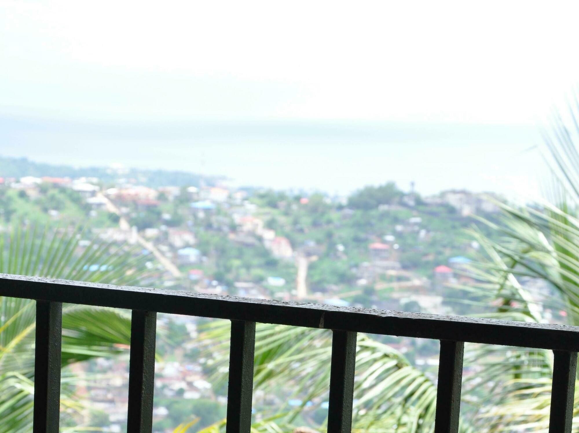 The Country Lodge Hotel Freetown Eksteriør billede