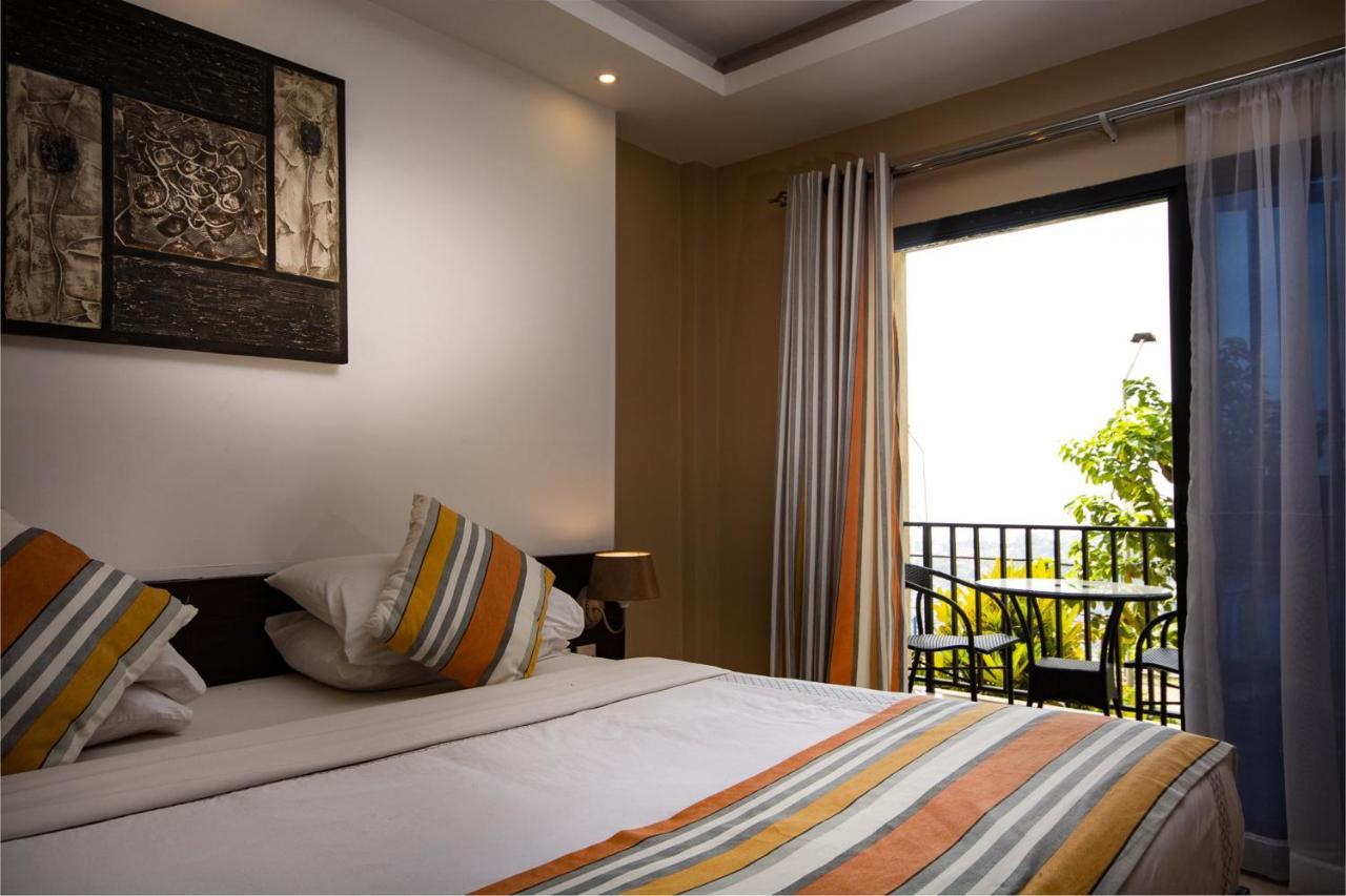 The Country Lodge Hotel Freetown Eksteriør billede