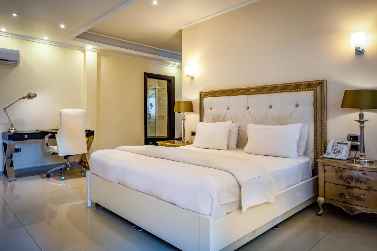 The Country Lodge Hotel Freetown Eksteriør billede